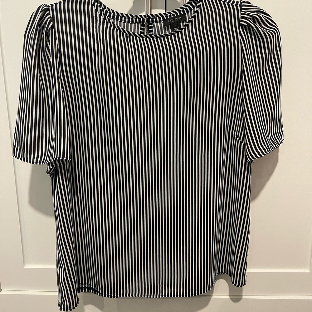 Ann Taylor Black and White Puff Sleeve Blouse
